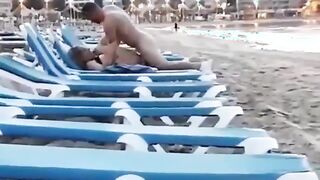 شاطئ عام و هاج  سكس عربي موقع انا موزة علي حببتوا وهم سكرانين  مسكها فشخها نيك عنيف في كسها قدام الناس