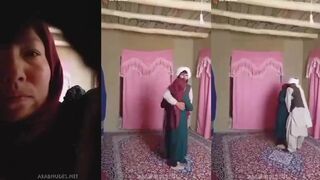 الشيخ بينيك فيها  سكس مصري موقع انا موزة من فوق الهدوم وهي نفس الكلام عمال يقفش بزازها وهو بيلعب في زبر