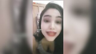 الشرموطه  سكس مصري بتكلم صاحبها فيديو بتفرجوا علي كسها وبزازها صغيره بس شكلها جبره في النيك