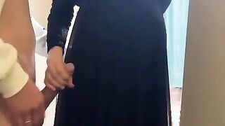 بيغري جارتها المنقبه بزبر الكبير   وعمال يلعب  سكس مصري  فيها قدامها و هي عجبها زبر و دخلتلوا  الاوضه فشخها نيك