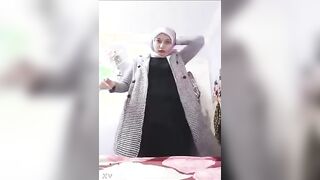 مموس سوريا بتعشق نيك الدبر خلعت  سكس مصري هدومها وحده وحده و فشخت طيزها بالكوسه متناكه شهوتها عاليه