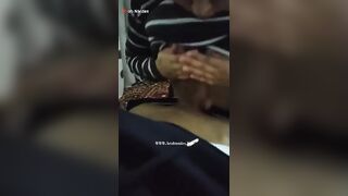 بنت خالتي جت  سكس مصري عندنا وهي متاكده اني في البيت لوحدي دخلت لاقيت زبري واقف نزلت مص ولحس فيها